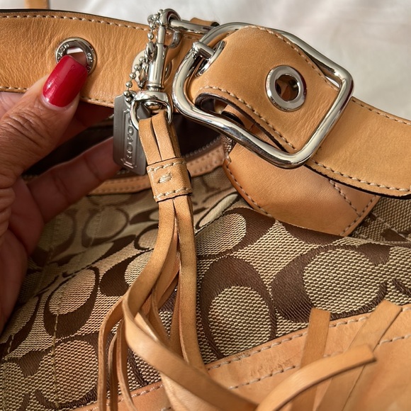 Authentic Coach beige and brown shoulder bag. - Picture 2 of 14